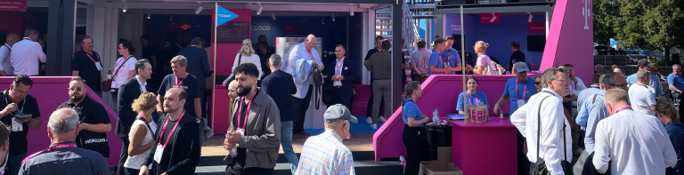 Publikum am Stand von ITENOS auf der Digital X 2026 in Köln